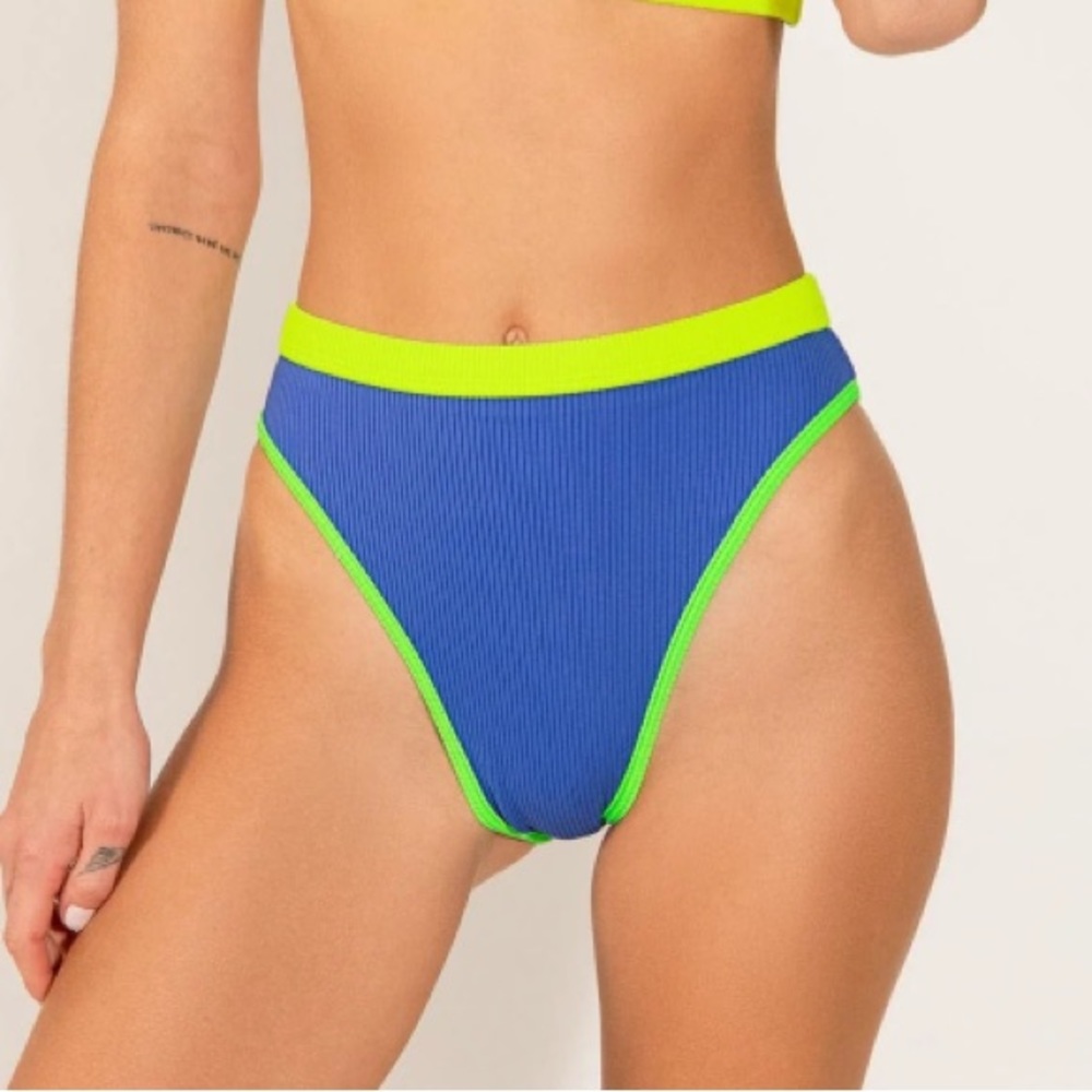 ONEONE Swimwear Gaby Bottom NWT - Picture 2 of 3
